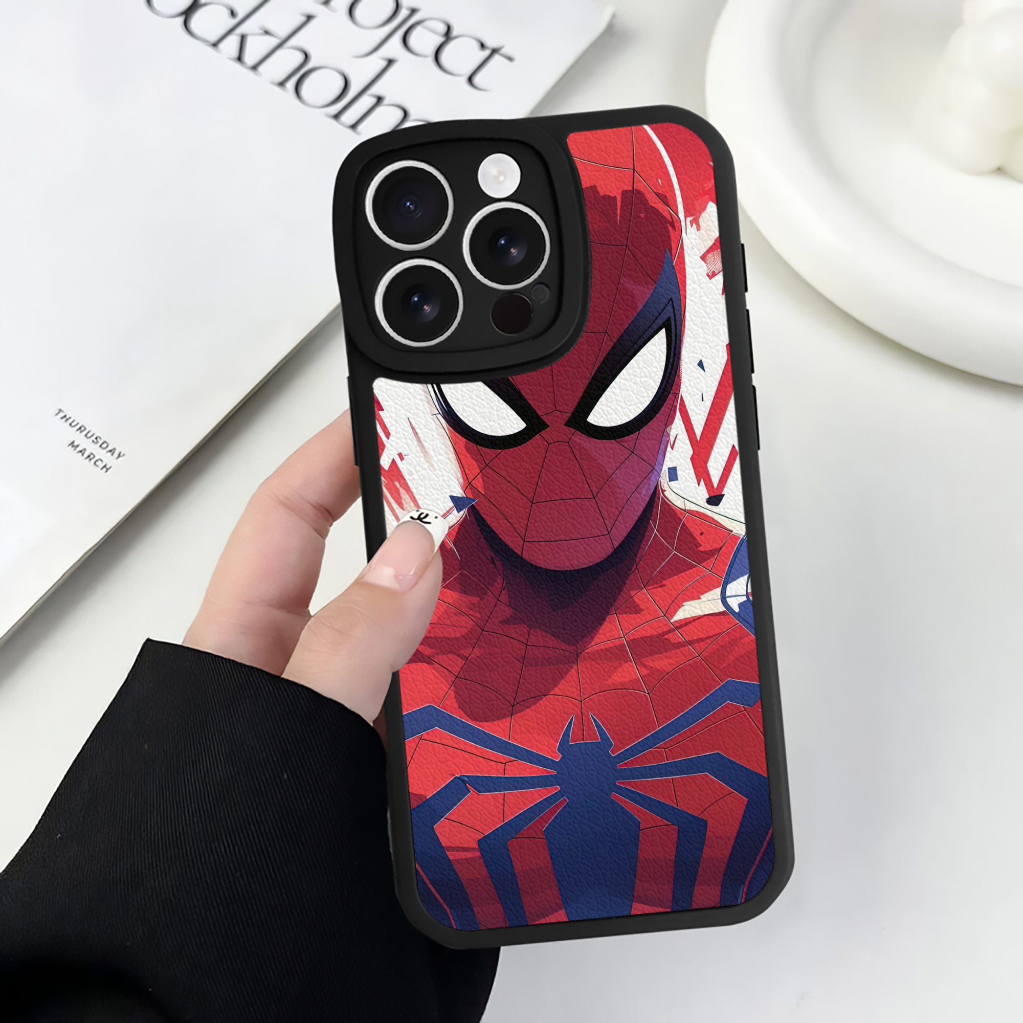 （画像用） Spider Man スパイダーマン 【iPhone 16シリーズ対応】シリコンスマホケース（レザー調） 材質：シリコン